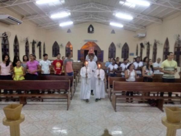 Jovens Conectados com Jesus participam de celebra&ccedil;&atilde;o eucar&iacute;stica em Floriano.(Imagem:FlorianoNews)