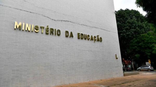 Educação: Mais de 9 mil estudantes recebem o Bolsa Permanência