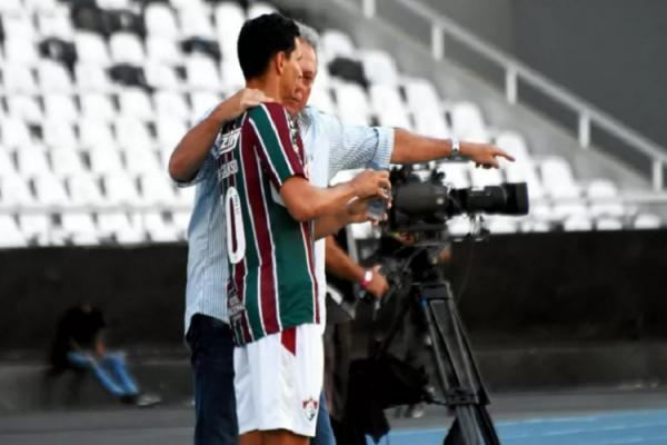 O meia vinha sendo pedido pelos tricolores nos jogos e chegou até a ser pivô de vaias para o técnico Abel Braga, quando não foi utilizado contra o Audax-RJ. Ganso não atuava desde(Imagem:Reprodução)