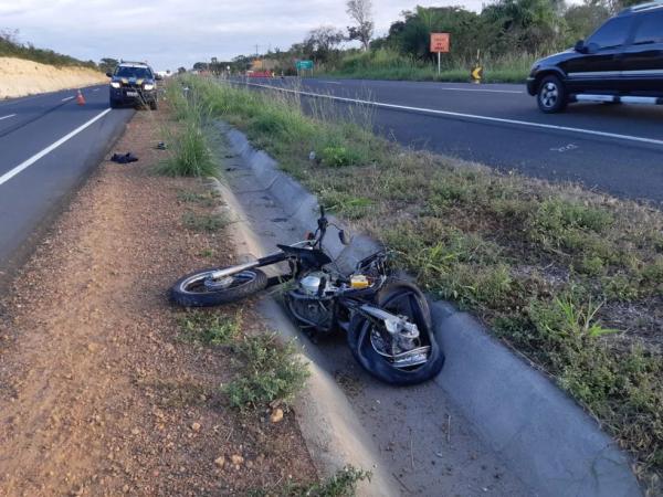  Carro de luxo colide com moto e homem morre na BR-316, em Teresina.(Imagem:Divulga&ccedil;&atilde;o/PRF )