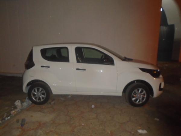 Moradora da Rua Fernando Marques ganha carro na rifa da Par&oacute;quia Nossa Senhora das Gra&ccedil;as.(Imagem:FlorianoNews)