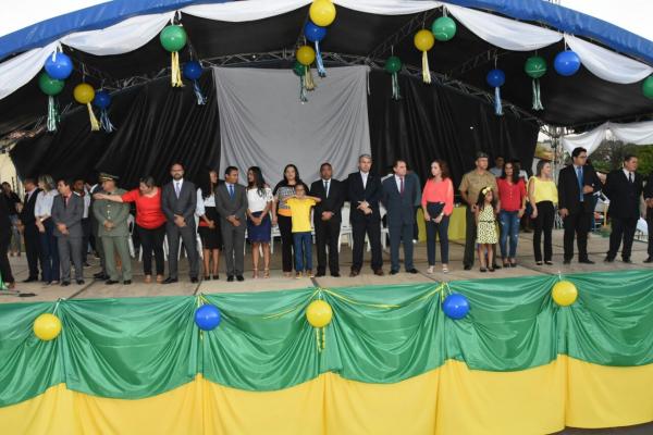  Cerca de 25 mil pessoas participam do desfile da Independ&ecirc;ncia em Floriano(Imagem:For&ccedil;a Tatica)