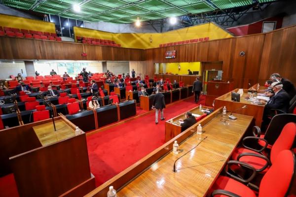 Redução de partidos representados na Alepi foi de 57% após a janela partidária