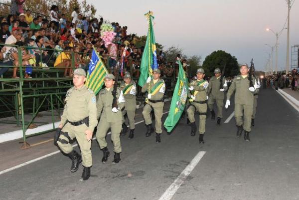  Cerca de 25 mil pessoas participam do desfile da Independ&ecirc;ncia em Floriano.(Imagem:For&ccedil;a T&aacute;tica)