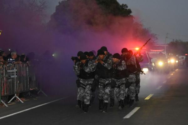  Cerca de 25 mil pessoas participam do desfile da Independ&ecirc;ncia em Floriano(Imagem:Divulga&ccedil;&atilde;o/For&ccedil;a Tatica)