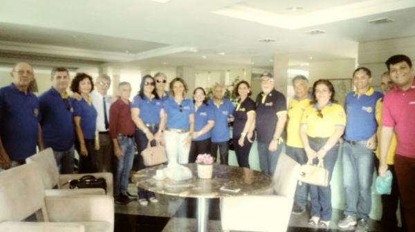 Governador Distrital participa de plantio de mudas de &aacute;rvore em visita a Floriano.(Imagem:FlorianoNews)