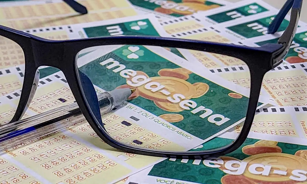 Mega-Sena acumula para R$ 52 milhões; veja os números sorteados
