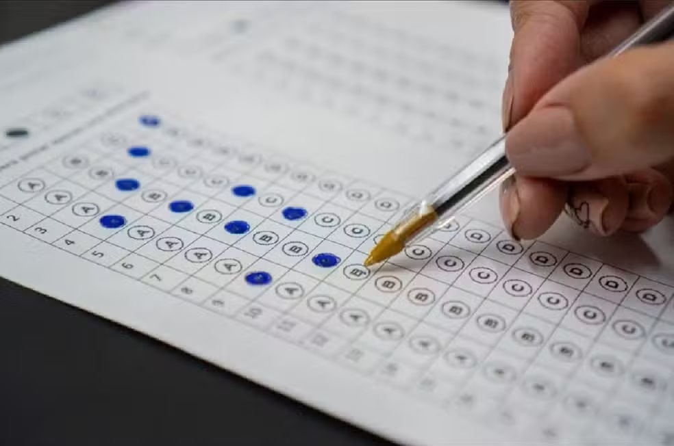 Concurso público para atendente em Chapecó oferta salário de R$ 2,9 mil e exige nível médio
