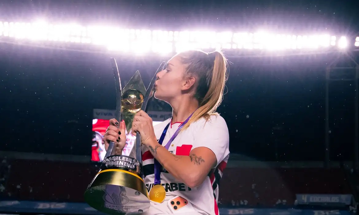 Campeã do Brasileirão, Carol Gil é convocada para amistosos da seleção
