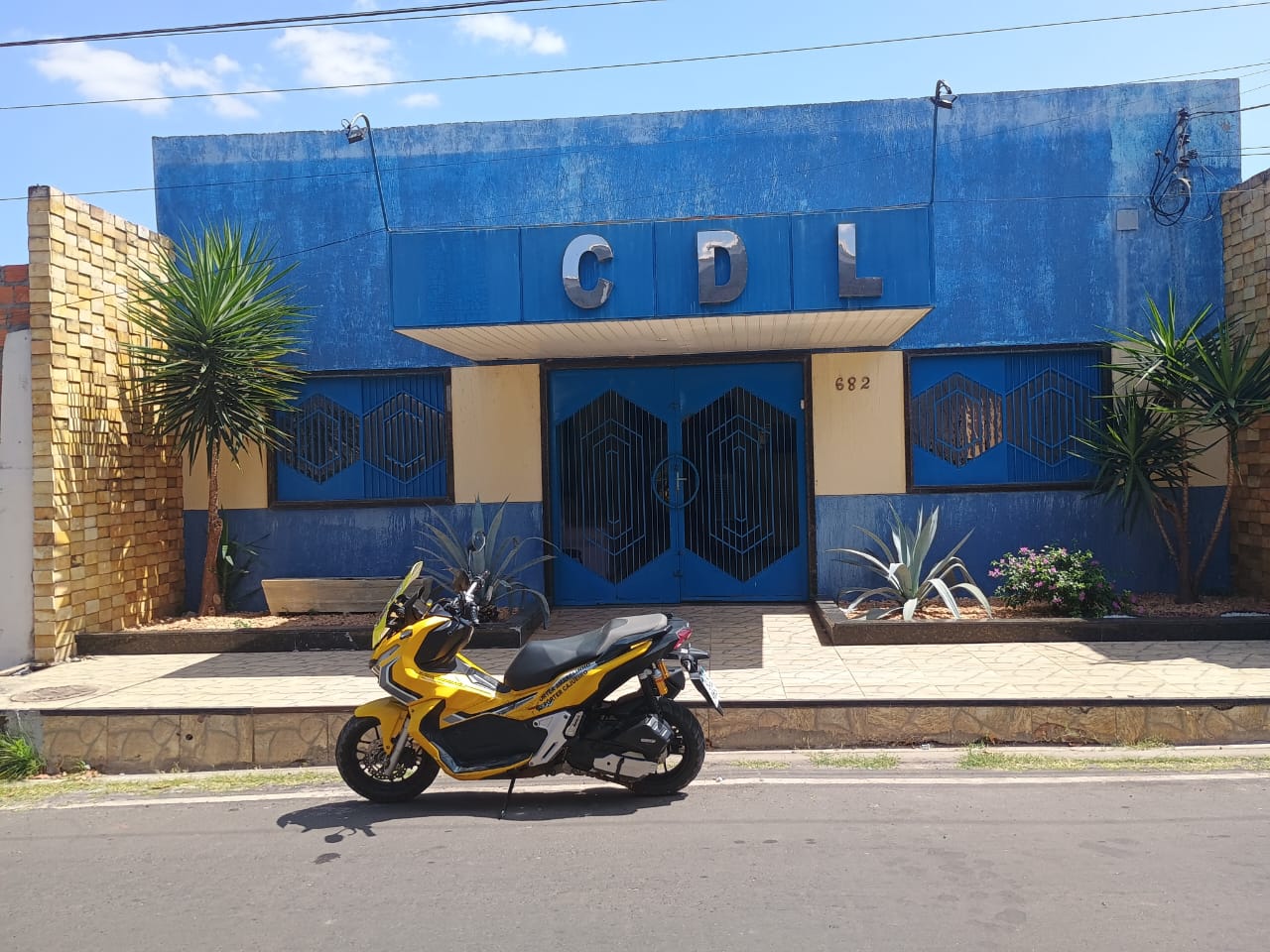 CDL Floriano realiza consulta a comerciantes sobre funcionamento do comércio em datas de outubro