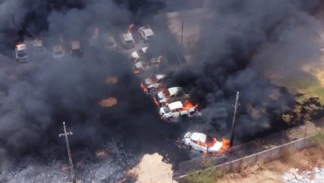 Incêndio que destruiu 23 veículos em locadora no PI se espalhou por vegetação seca, diz Bombeiros

