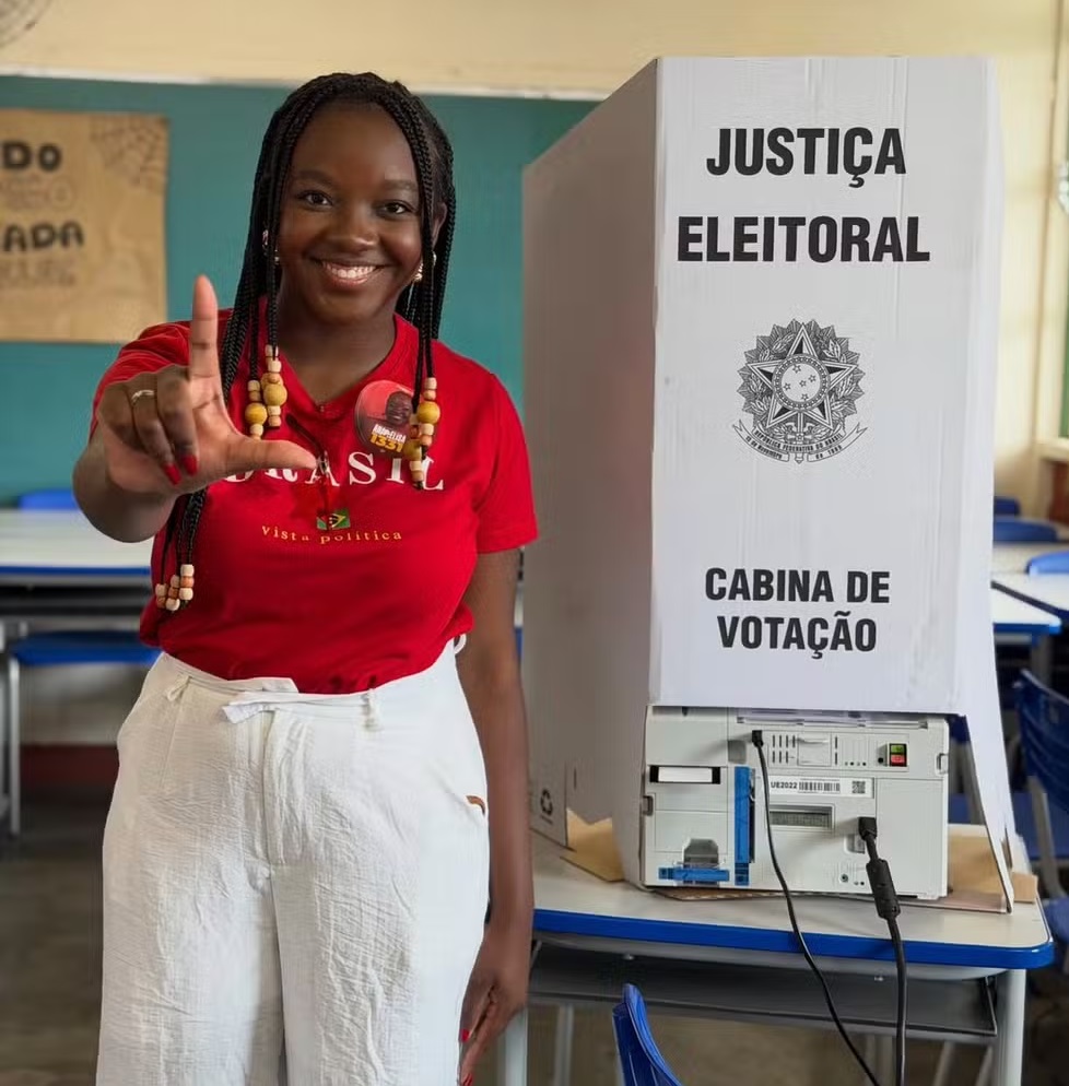Ana Elisa, mais jovem deputada eleita em MG, denuncia ameaças de morte e estupro de autor que se diz supremacista branco
