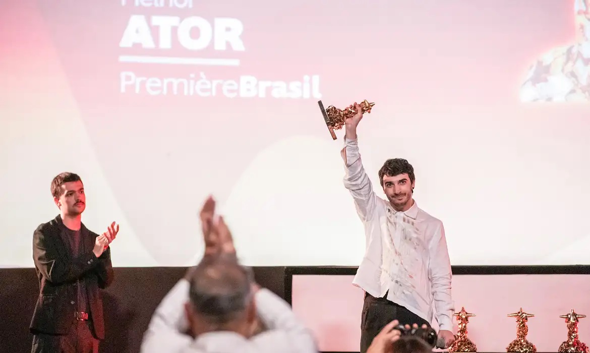 A Margem do Rio e Elza vencem principais prêmios do Festival do Rio
