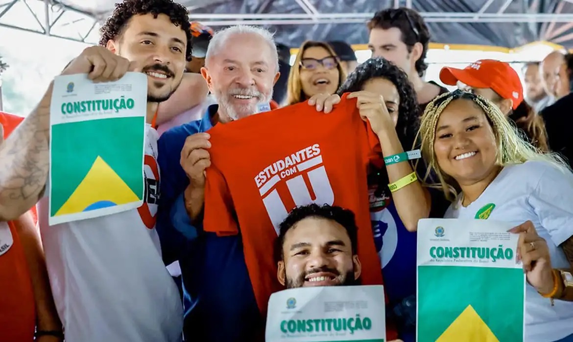 Lula garante versão universitária do “Pé de Meia” caso seja reeleito

