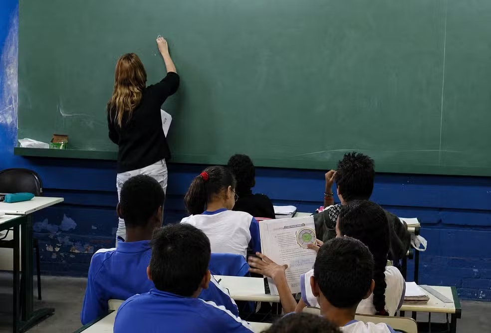 Dia do Professor é transferido para sexta-feira (16) em Teresina; rede municipal terá folga prolongada