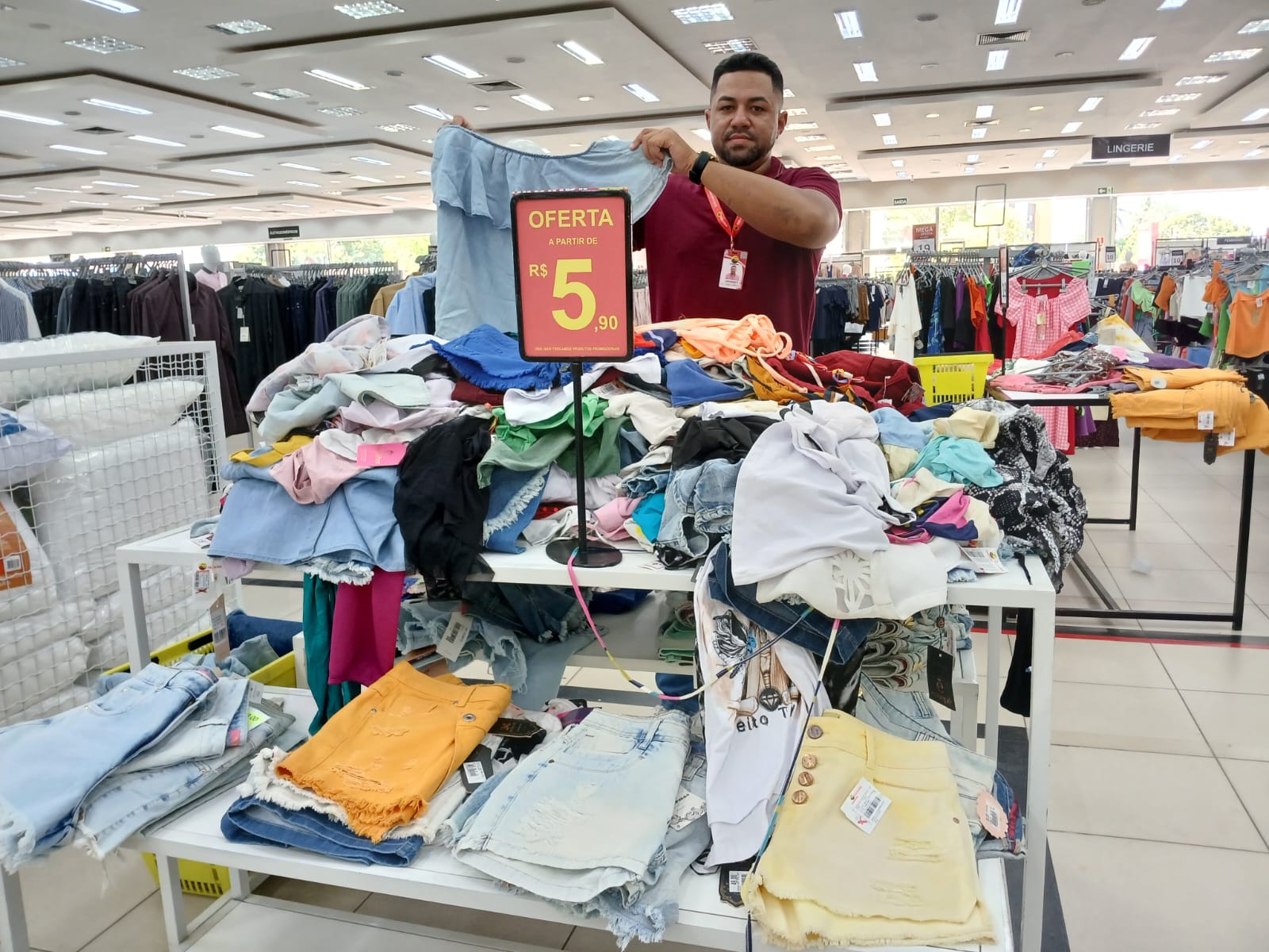 Armazém Paraíba de Floriano lança Festival de Blusas com mais de 400 peças por R$ 5,90