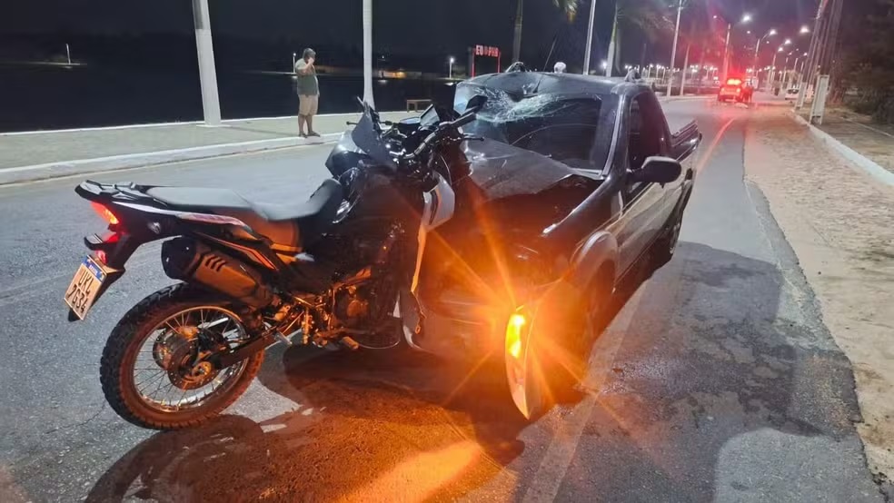 Motociclista morre após caminhonete invadir contramão e bater de frente com moto no PI
