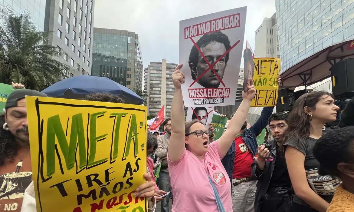 Meta recusa pedido federal para criar canal de proteção a jornalistas
