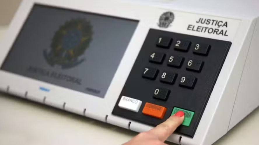TSE pausa divulgação de resultados da eleição com 0,25% das urnas apuradas após Zanin estender votação até as 19h

