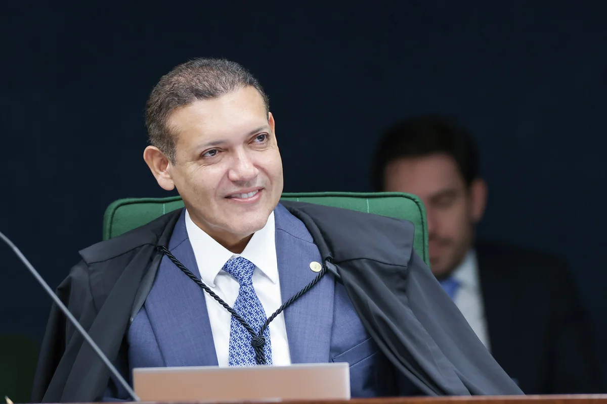 Presidente do TSE, Kassio Nunes vota em Brasília após acompanhar abertura das urnas