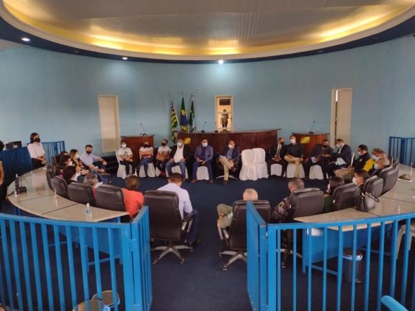 Audi&ecirc;ncia p&uacute;blica na C&acirc;mara Municipal de Floriano, discute a seguran&ccedil;a do munic&iacute;pio(Imagem:FlorianoNews)