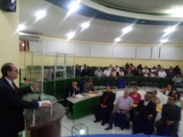 C&acirc;mara realiza sess&atilde;o solene de entrega de T&iacute;tulos de Cidad&atilde;o Florianense.(Imagem:FlorianoNews)