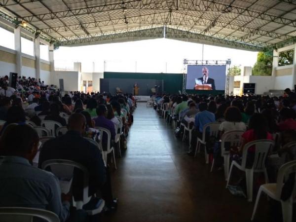 Floriano sedia Congresso Regional das Testemunhas de Jeová