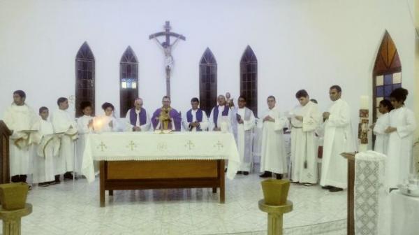 Par&oacute;quia de S&atilde;o Raimundo Nonato recebe novo p&aacute;roco com festa.(Imagem:FlorianoNews)