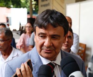 Governador pede reflexão ao PT e fala sobre ter Elmano Férrer como adversário