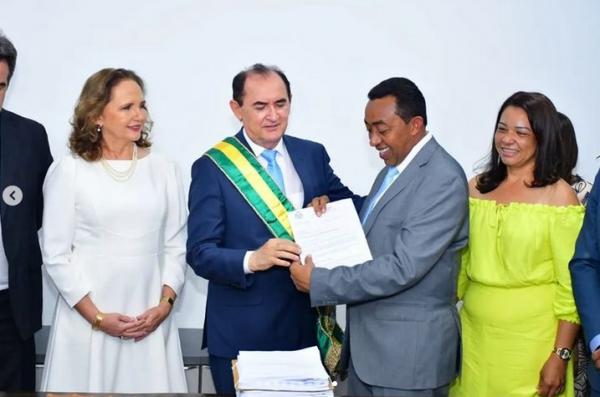 Realizada solenidade de sucess&atilde;o e posse do novo prefeito de Floriano.(Imagem:Reprodu&ccedil;&atilde;o/Instagram)