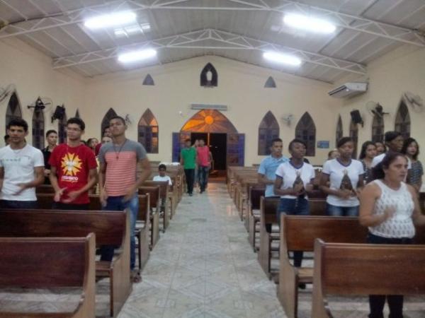 Jovens Conectados com Jesus participam de celebra&ccedil;&atilde;o eucar&iacute;stica em Floriano.(Imagem:FlorianoNews)
