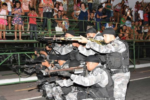  Cerca de 25 mil pessoas participam do desfile da Independ&ecirc;ncia em Floriano.(Imagem:For&ccedil;a T&aacute;tica)