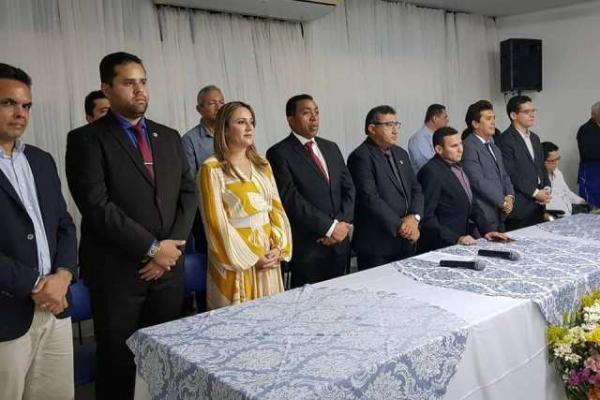 Secret&aacute;ria Rejane Dias recebe t&iacute;tulo de Cidad&atilde; Florianense.(Imagem:Reprodu&ccedil;&atilde;o/Facebook)
