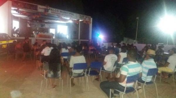 PRF realiza palestra em pra&ccedil;a p&uacute;blica em reden&ccedil;&atilde;o do Gurgu&eacute;ia.(Imagem:PRF)